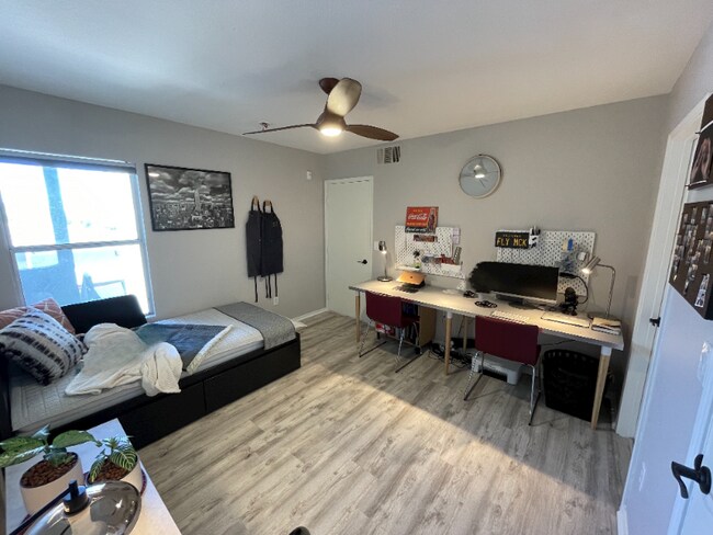 Photo - 9620 W Russell Rd Unit 2029