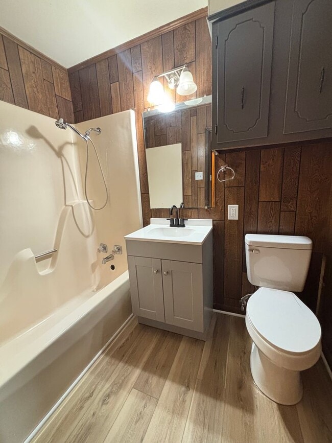 Photo - CONWAY ST APARTMENTS Unit Conway Apt D