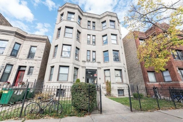 Photo - 730 W Cornelia Ave Apartments