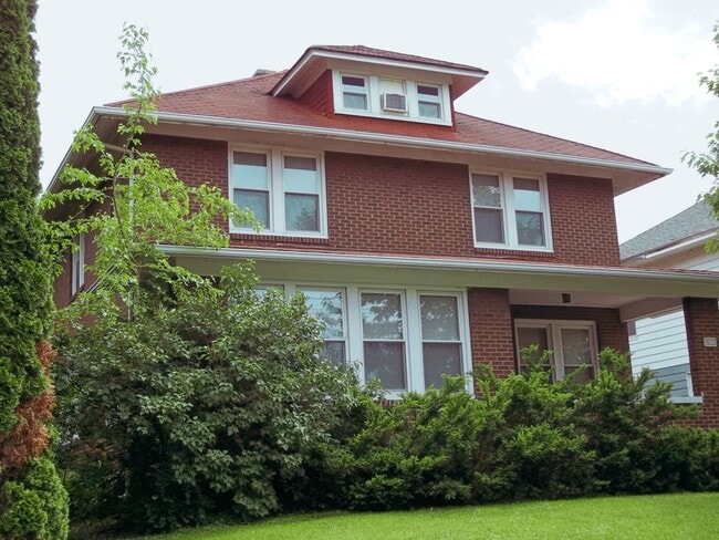 Building Photo - 811 W Adams Rd