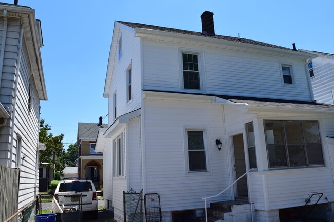 89 Lowell St