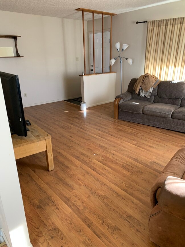 Photo - 422 Edgewood Dr