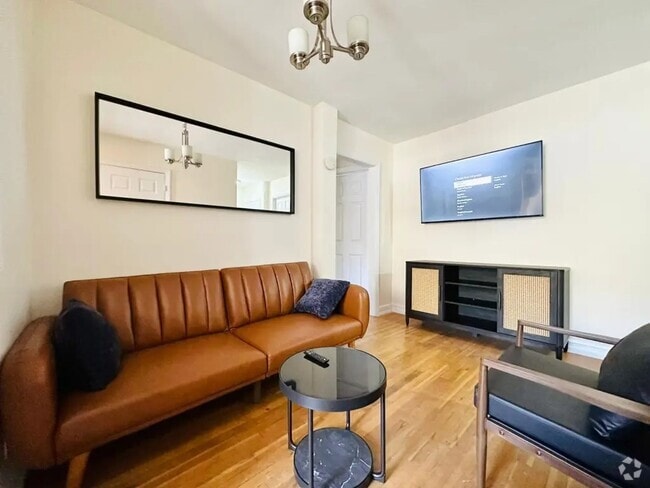 Building Photo - Furnished room/NOT APARTMENT Unit 4