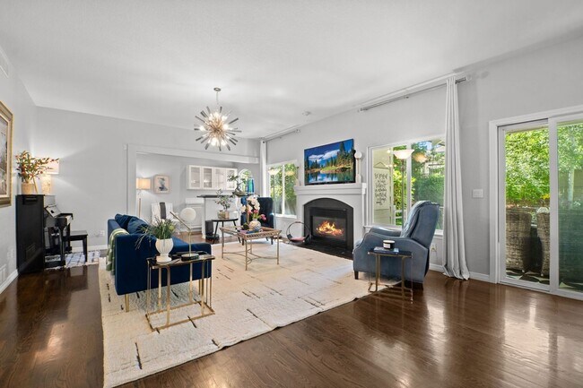 Photo - 2062 Hyacinth Rd