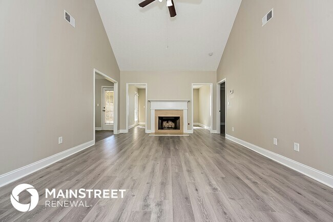 Photo - 1505 Queen Elizabeth Dr