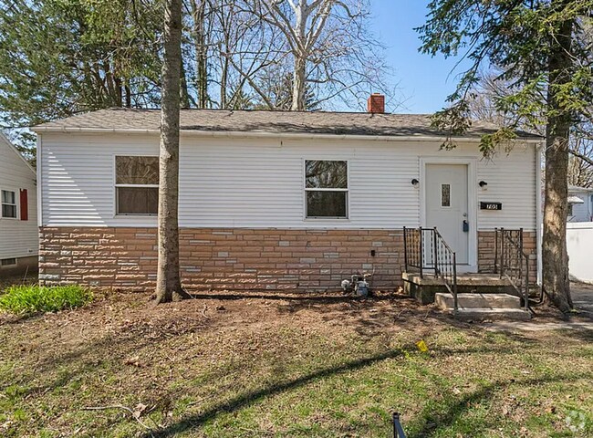 Building Photo - 705 S Webber St Rental