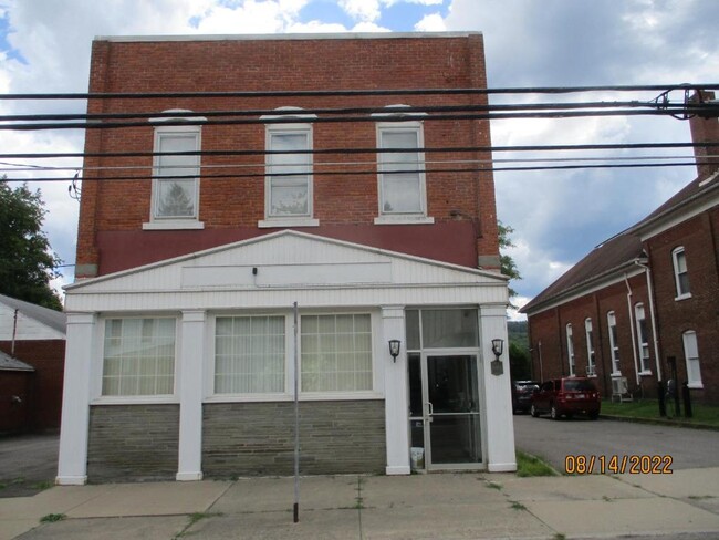 Building Photo - 126 Main St Rental