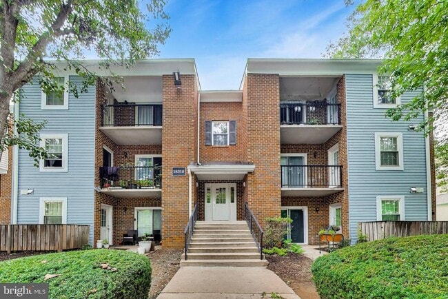 Building Photo - 18310 Streamside Dr Unit 203