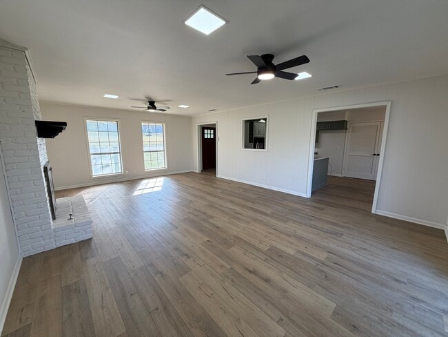 Photo - 203 Eisenhower Dr