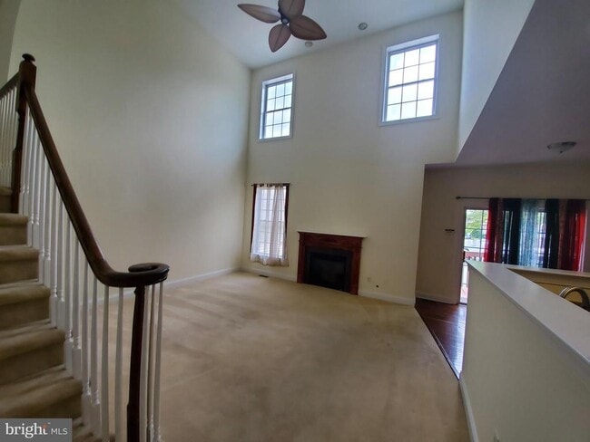 Photo - 102 Burnet Crescent