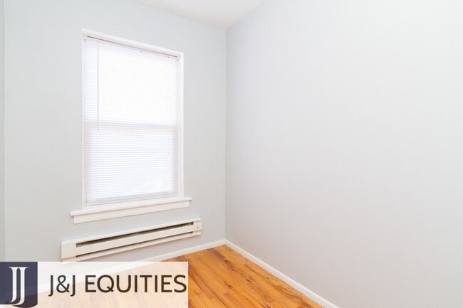 Photo - 4501-4515 N Malden St