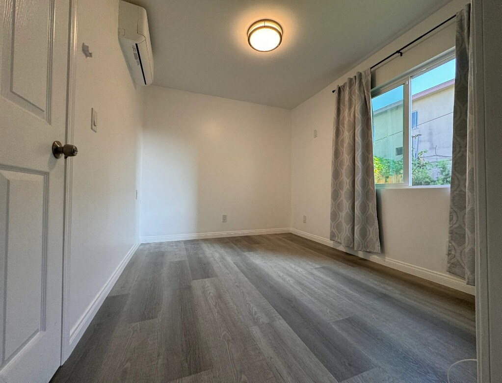 Photo - 108 W 84th St