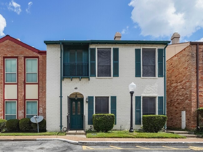 Building Photo - 7700 Creekbend Dr Unit 40 Rental