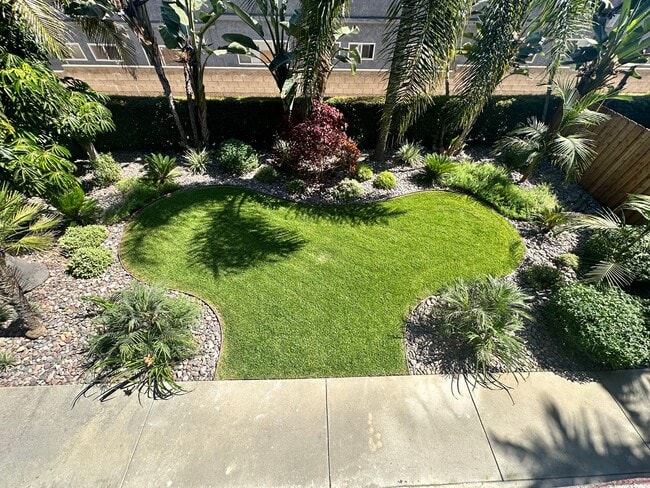 Lush landscaping - 276 S Sierra Madre Blvd