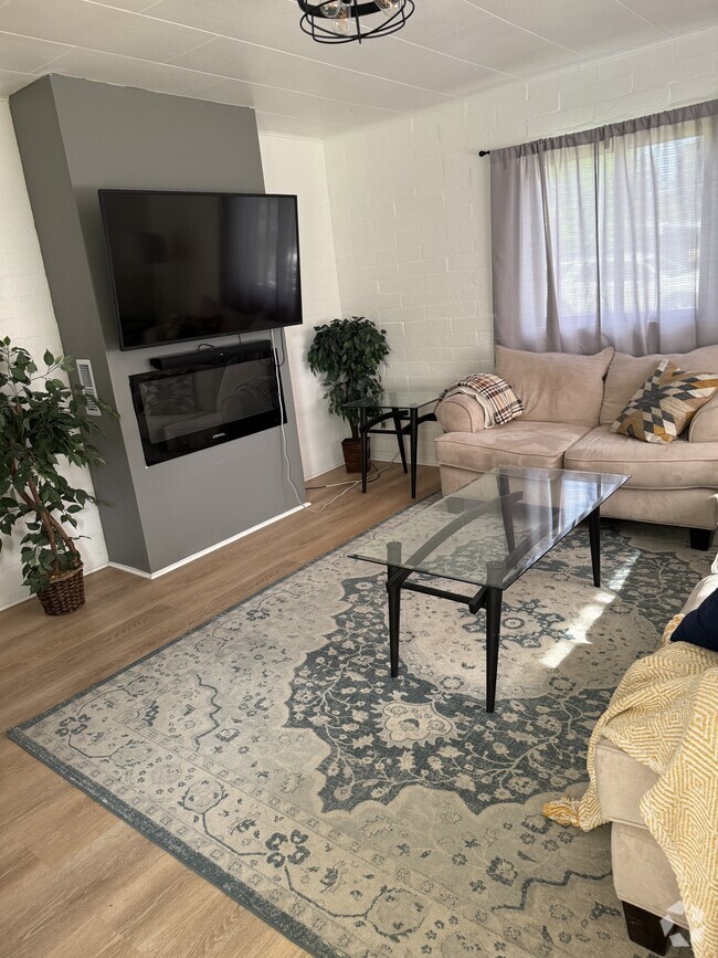 Building Photo - 822 Avenue C Rental