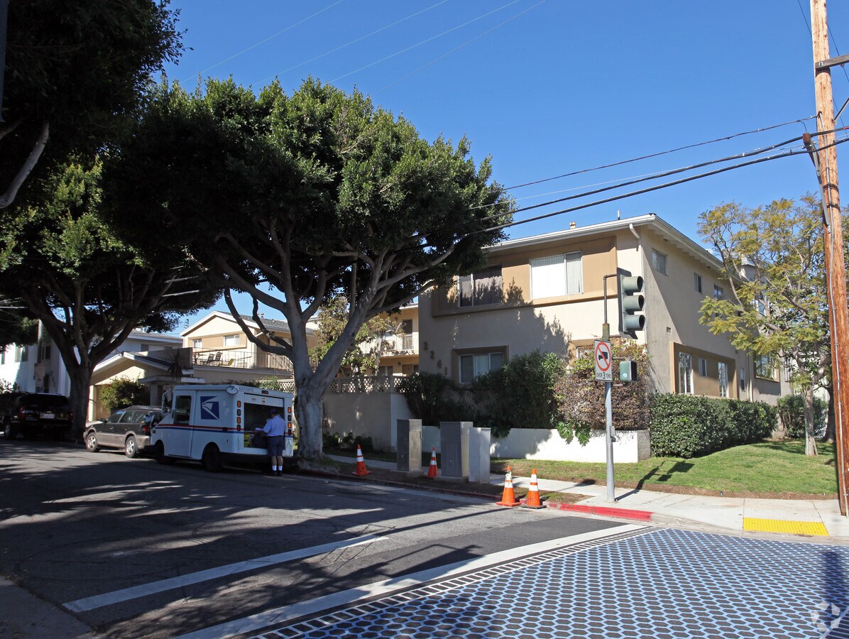 Photo - 2241 Virginia Ave