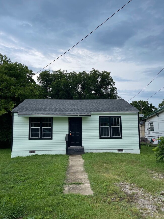 Building Photo - Two Bedroom One Bath for $900/month