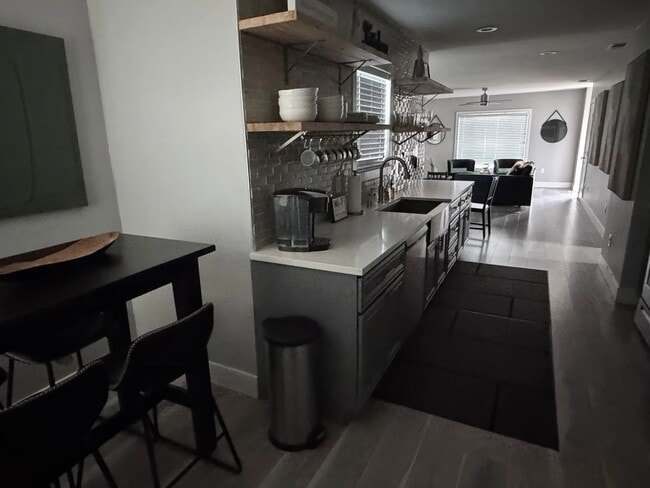 Photo - Fully Furnished 3-bd house