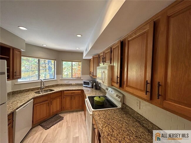 Photo - 31 Encampment Dr