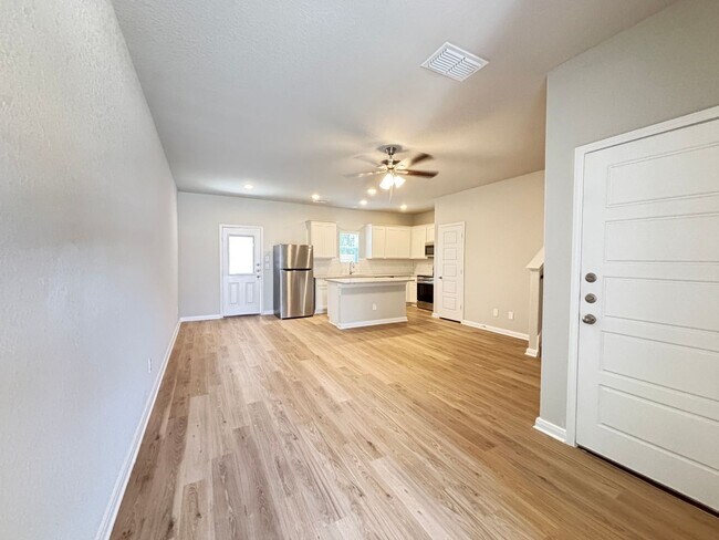 Photo - Brand New 3 Bd 2.5 Full Bath Townhouse Near UTSA & LaCantera