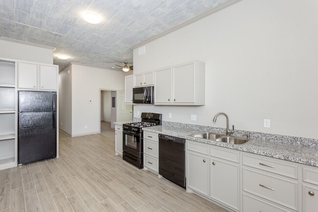 Building Photo - 215 N Milby St Unit 1