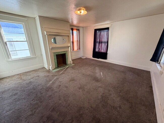 Photo - 1414 W 14th St Unit Upstairs