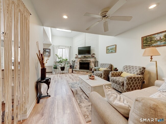 Photo - 355 Ledge Dr