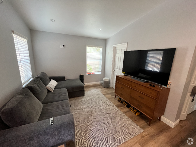 Building Photo - 3640 Catalina Dr Rental