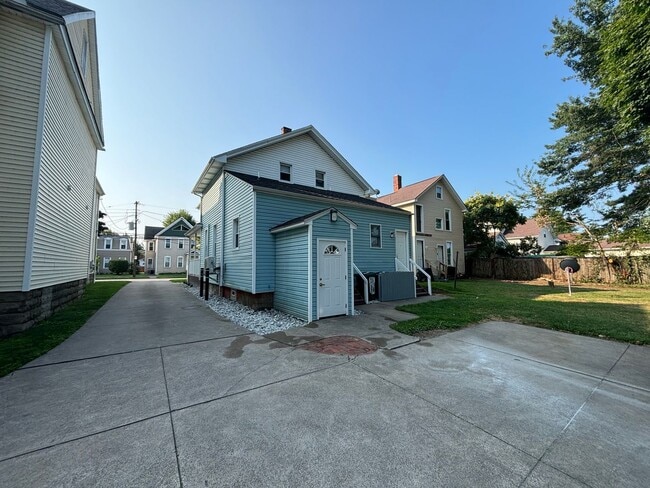 536 W 5th St Unit 2
