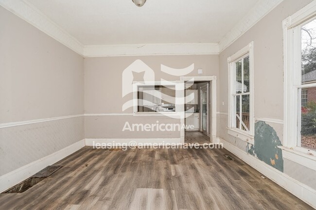 Photo - 2566 English Ave