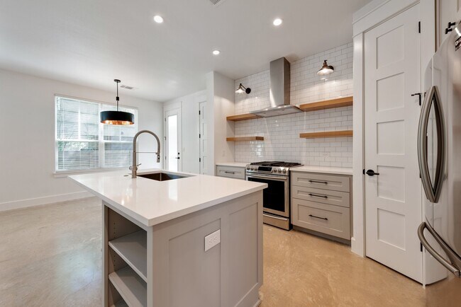Photo - 1201 W 22nd St