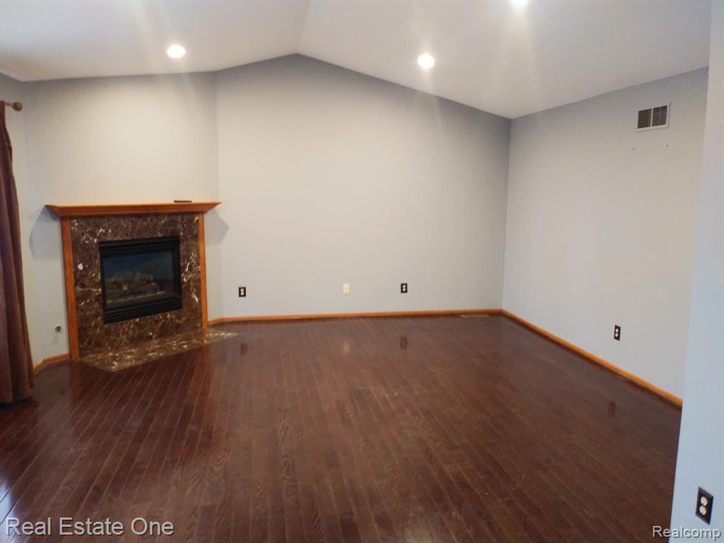 Photo - 1924 Amboy St