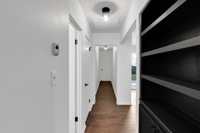 Photo - 5415 E 17th St