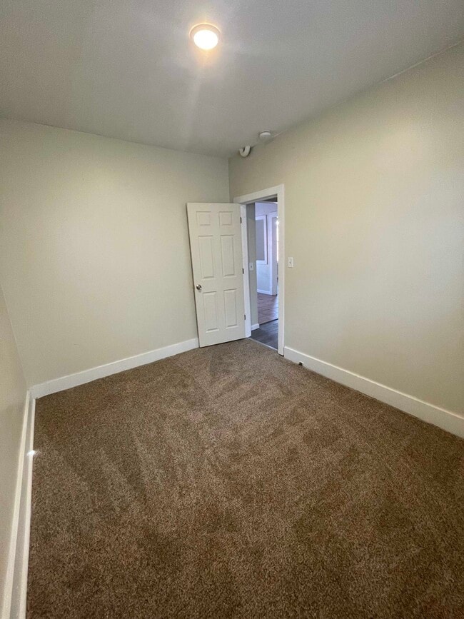 Photo - 1467 Division St