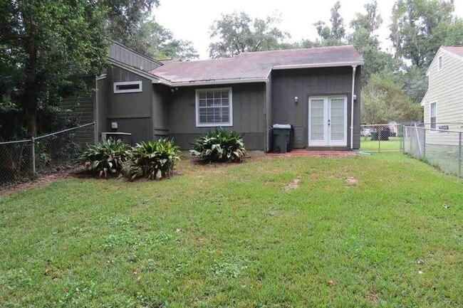 Photo - Awesome Townhouse with a Garage!
