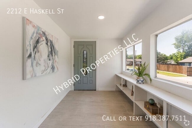 Building Photo - 2212 E Haskell St Rental