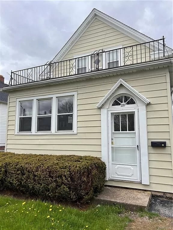 Building Photo - 227 Heath St Unit Upper