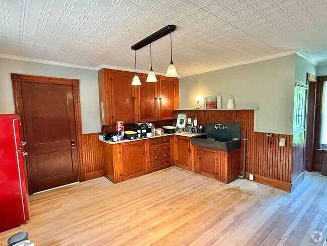Building Photo - 41 Knapp St Unit 2 Rental