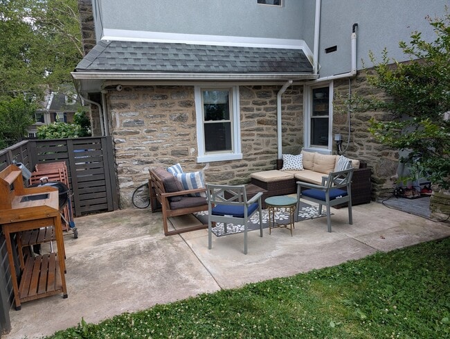 Photo - 7044 Lincoln Dr