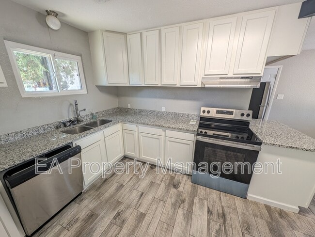 Photo - 2913 Jefferson St NE