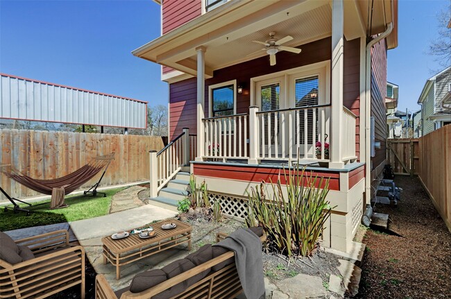 Photo - 1047 W 16th St