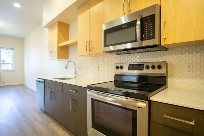 Photo - SUMMER SPECIAL: Top Floor Modern 2 Bdr w/ W&D + AC! Unit 301
