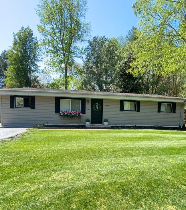 Building Photo - 109 Cleveland Rd