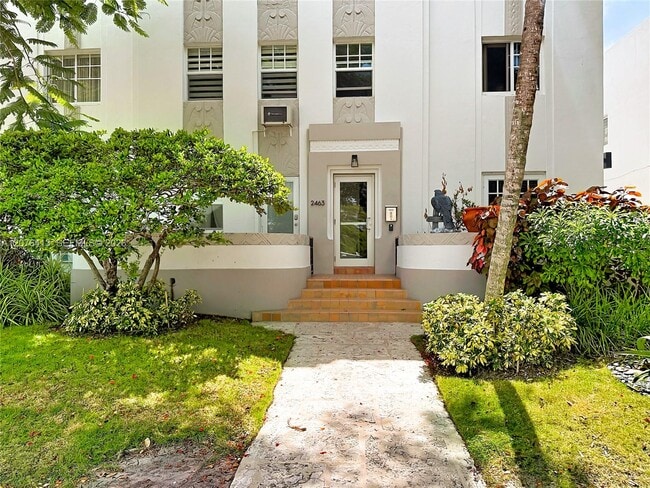 Photo - 2463 Pine Tree Dr Unit 3