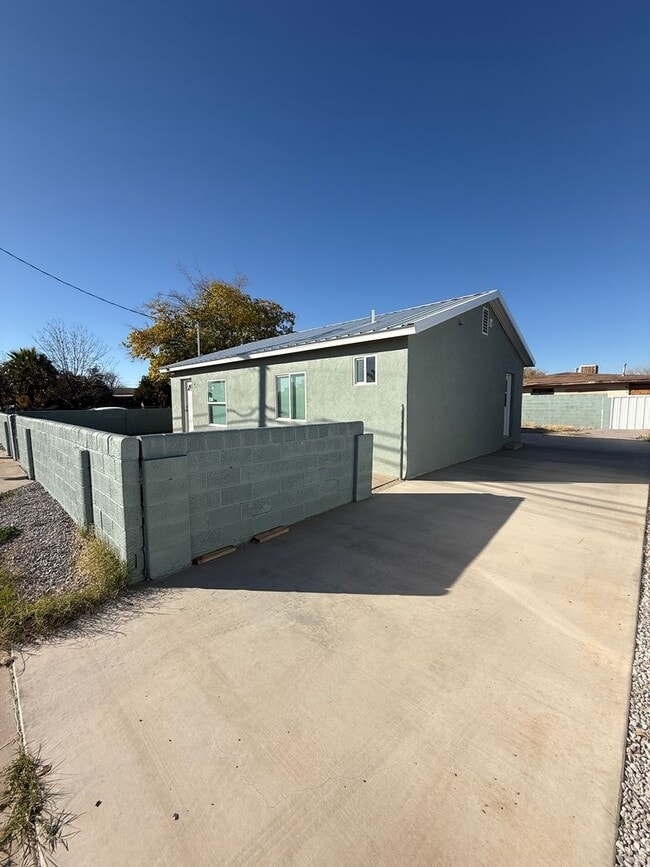 Photo - Gorgeous 2 Bedroom/1 Bathroom Home