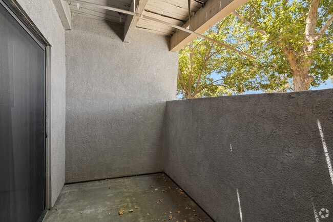 1BR, 1BA - 598SF - Patio