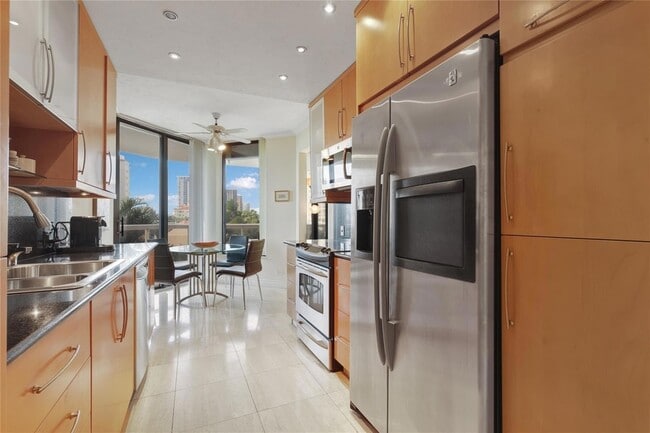 Photo - 20191 E Country Club Dr Unidad 510