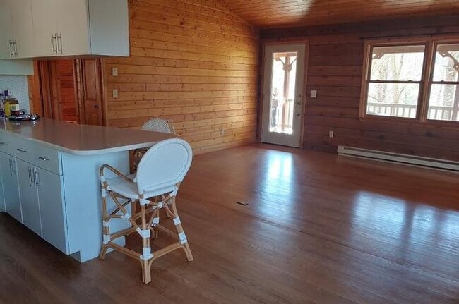 Photo - 536 Henderson Rd