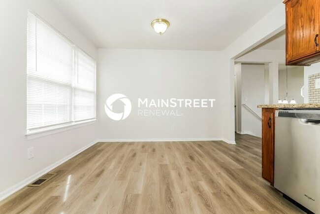 Photo - 3 Bedroom Pet-Friendly Home in INDEPENDENCE, MO with Main Street Renewal
