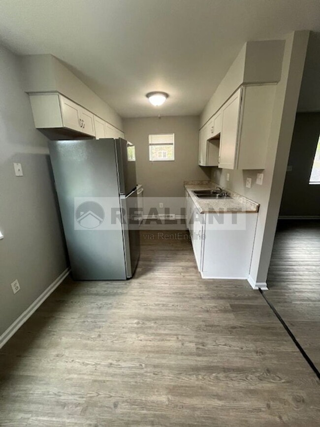 Photo - 487 Whispering Hills Dr